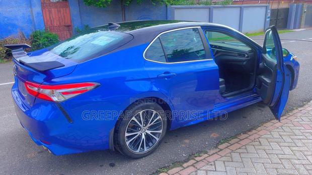 Toyota Camry SE (2.5L 4cyl 8A) 2019 Blue