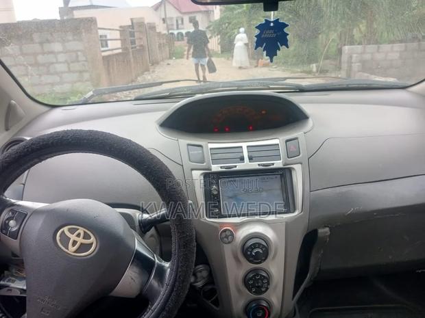 Toyota Vitz 1.3 FWD 3dr 2010 Silver