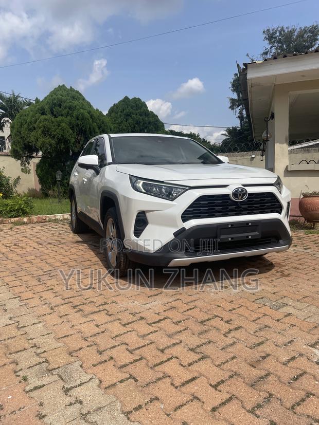 Toyota RAV4 2022 White