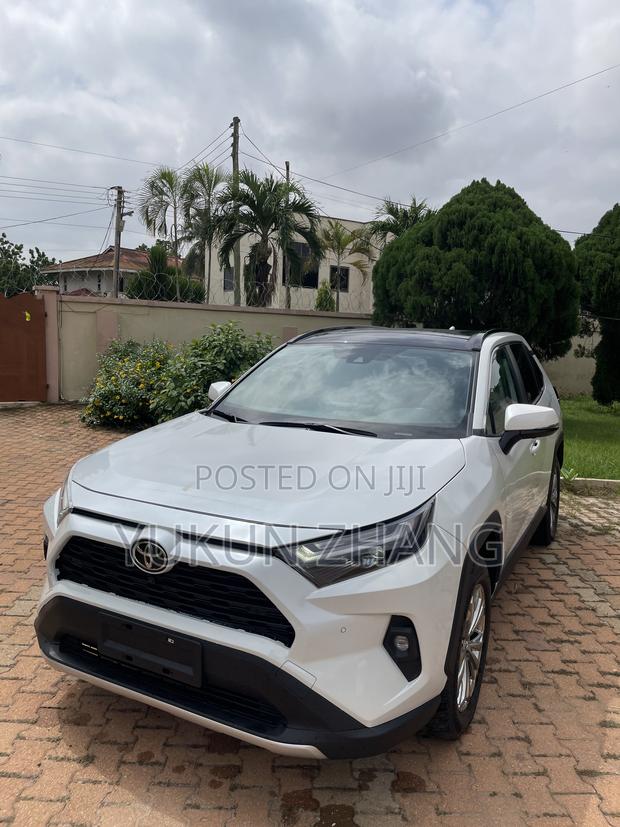 Toyota RAV4 2024 White