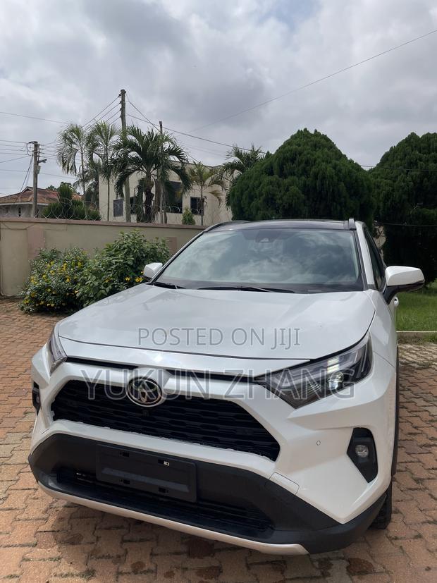 Toyota RAV4 2024 White