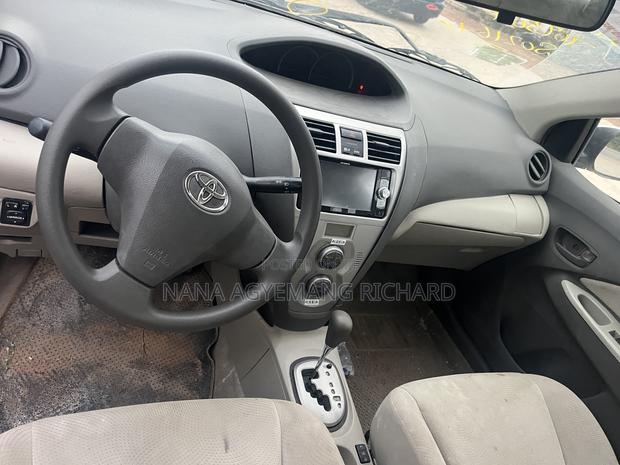 Toyota Belta 2010 Blue