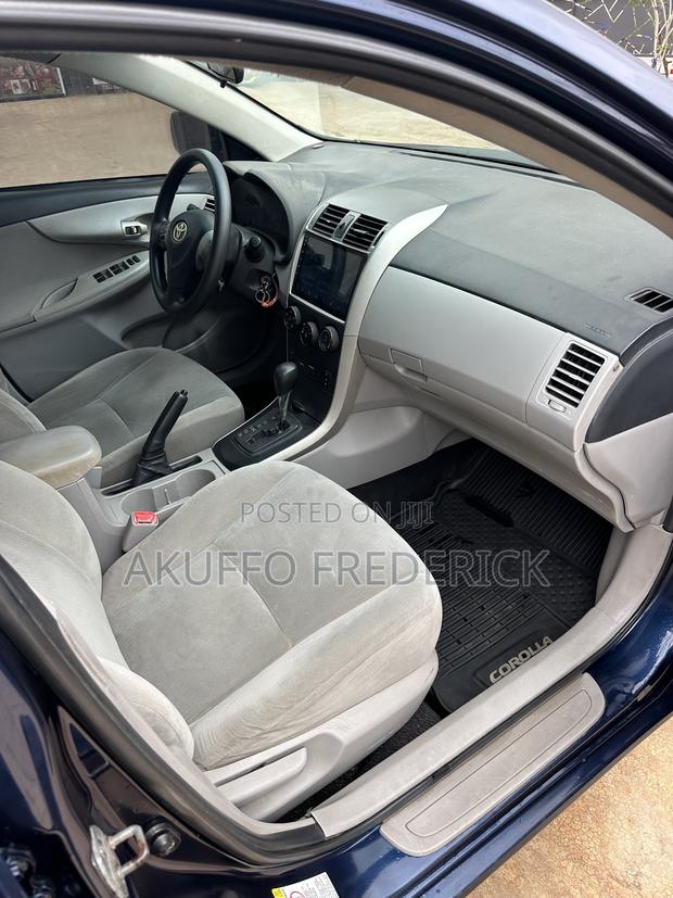 Toyota Corolla LE 4dr Sedan (1.8L 4cyl 4A) 2013 Blue