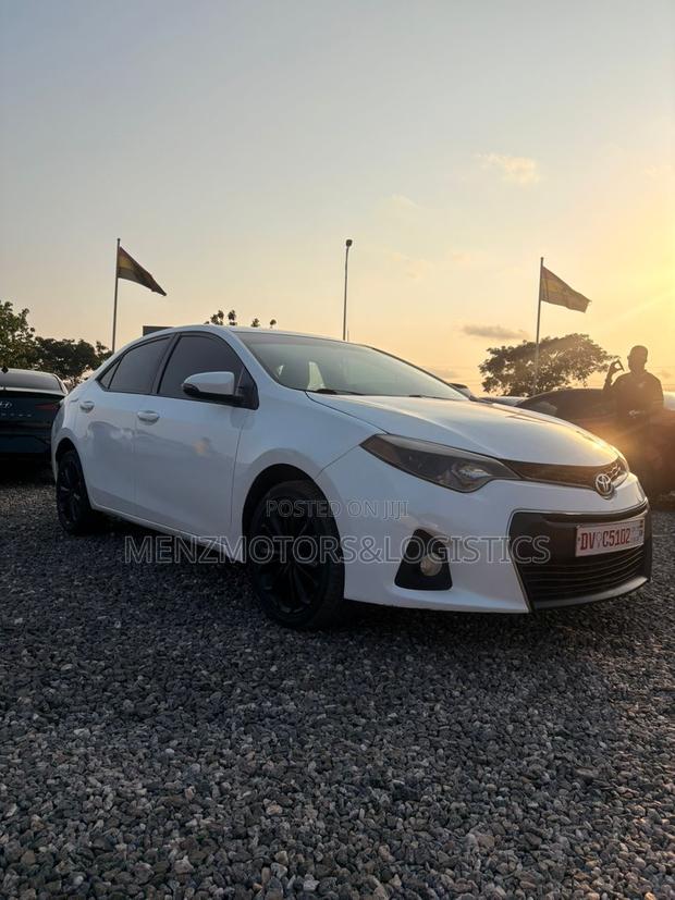 Toyota Corolla S 4dr Sedan (1.8L 4cyl CVT) 2016 White