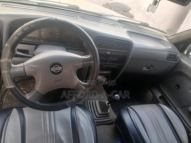 Nissan Hardbody 2021 Gray