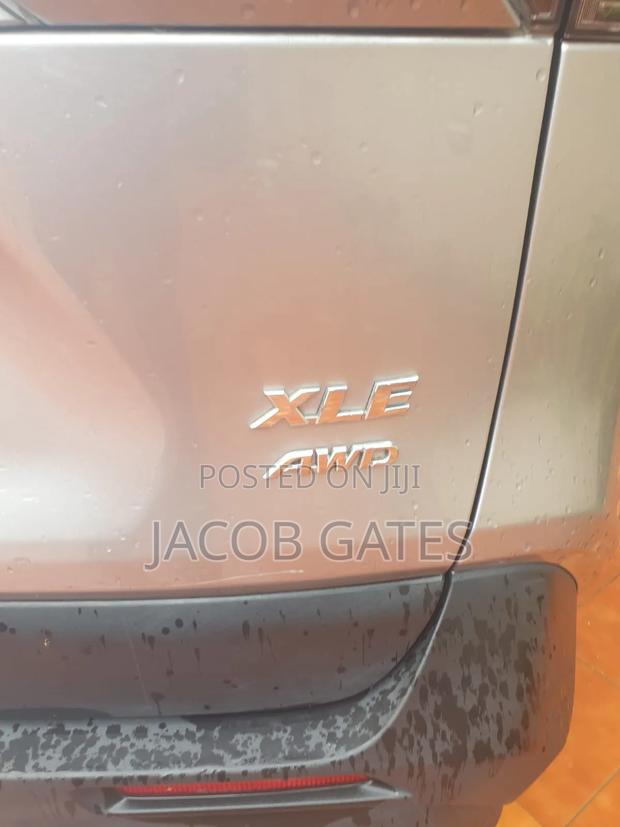 Toyota RAV4 XLE 2025 Silver