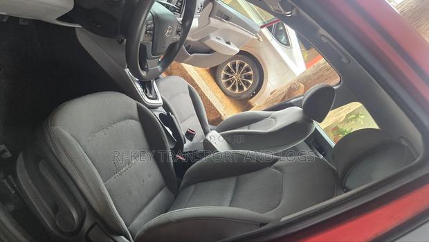 Hyundai Elantra 2017 Red