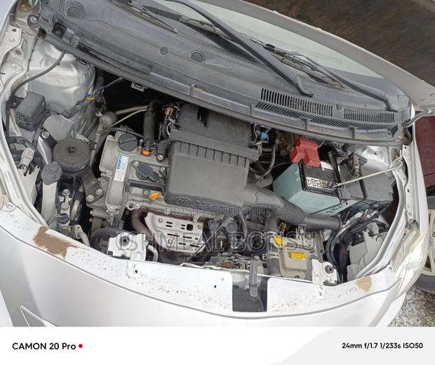 Toyota Belta 2010 Silver