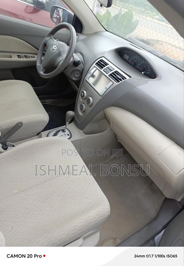 Toyota Belta 2010 Silver
