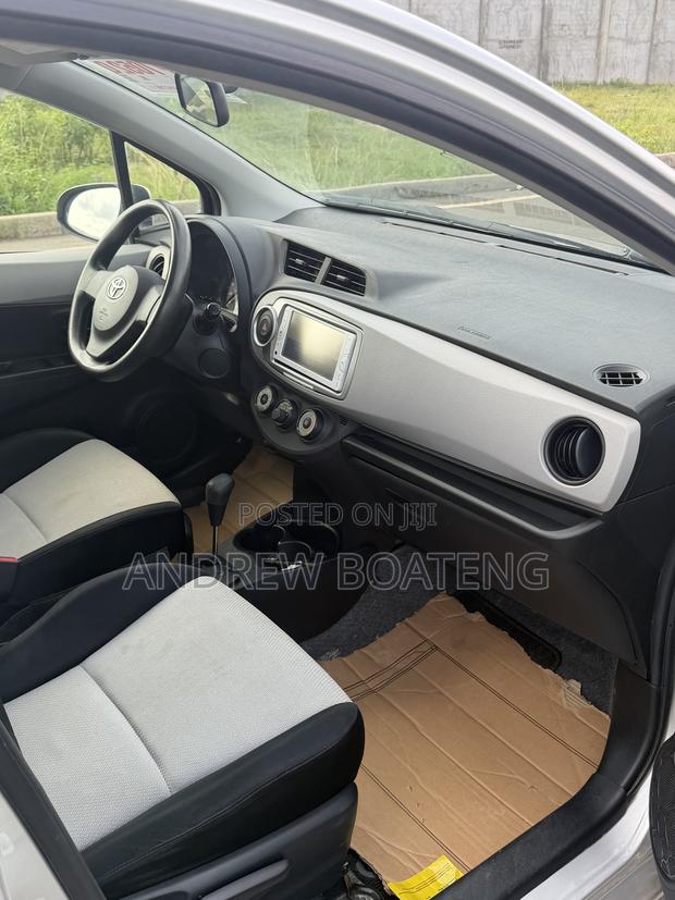 Toyota Vitz 1.3 AWD 5dr 2013 Gray