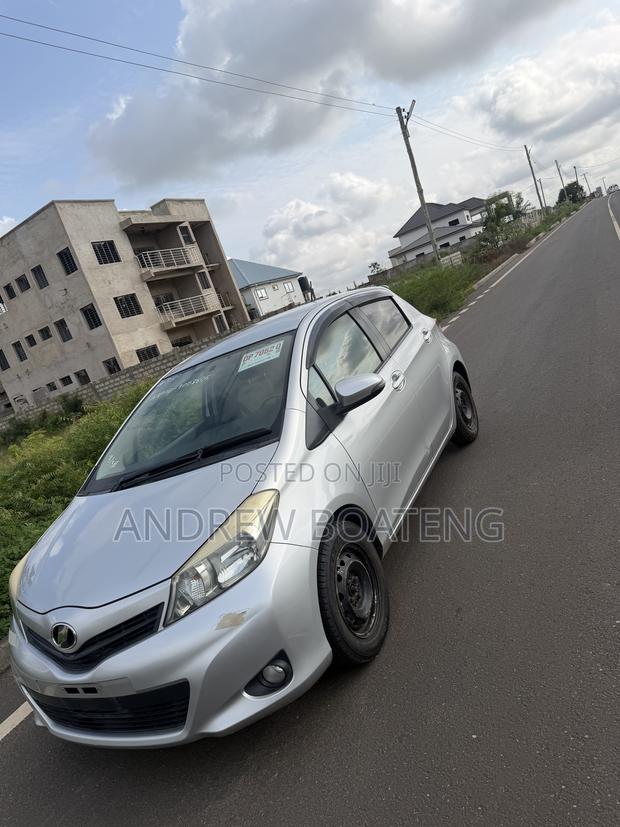 Toyota Vitz 1.3 AWD 5dr 2013 Gray