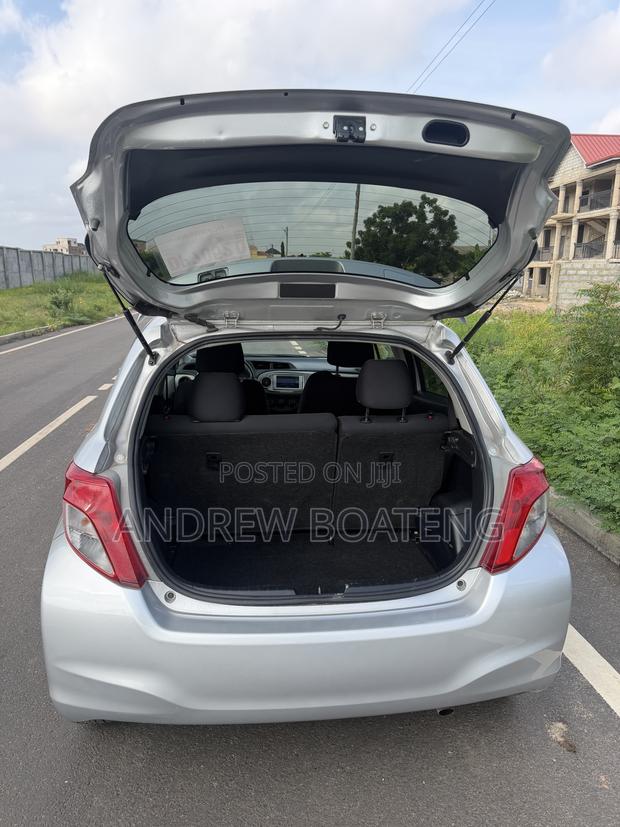 Toyota Vitz 1.3 AWD 5dr 2013 Gray