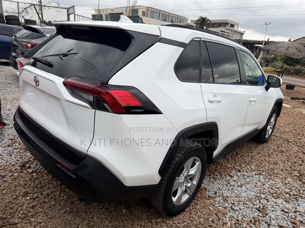 Toyota RAV4 Limited AWD 2020 White
