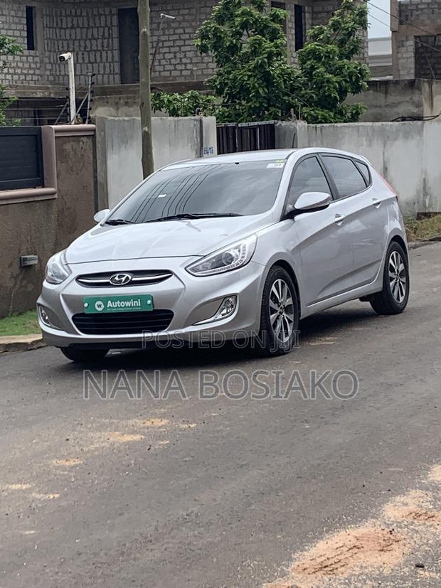 Hyundai Accent SE Hatchback 2017 Silver