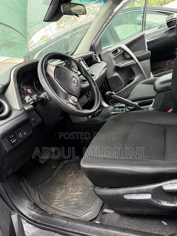 Toyota RAV4 LE 4dr SUV AWD (2.5L 4cyl 6A) 2018 Gray