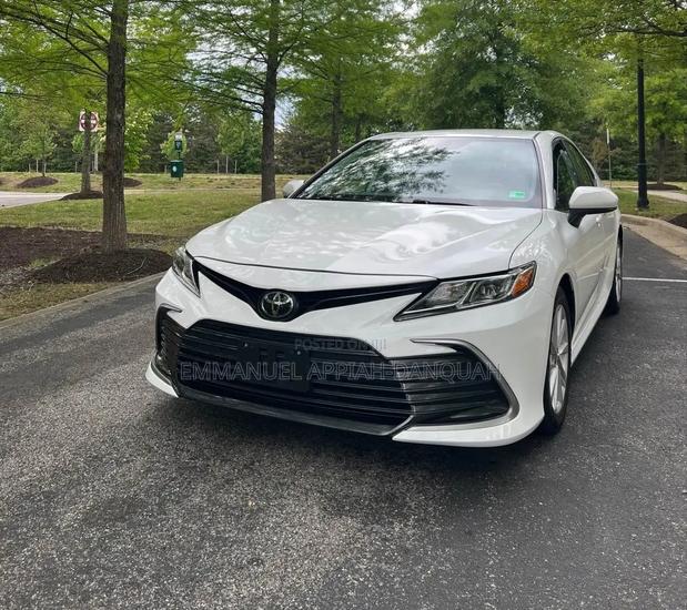 Toyota Camry LE 2022 White