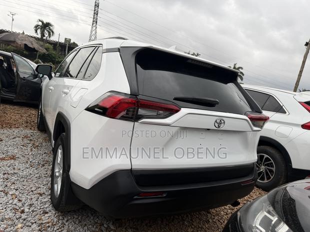 Toyota RAV4 LE AWD 2020 White