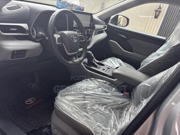 Toyota Highlander XLE 2025 Silver