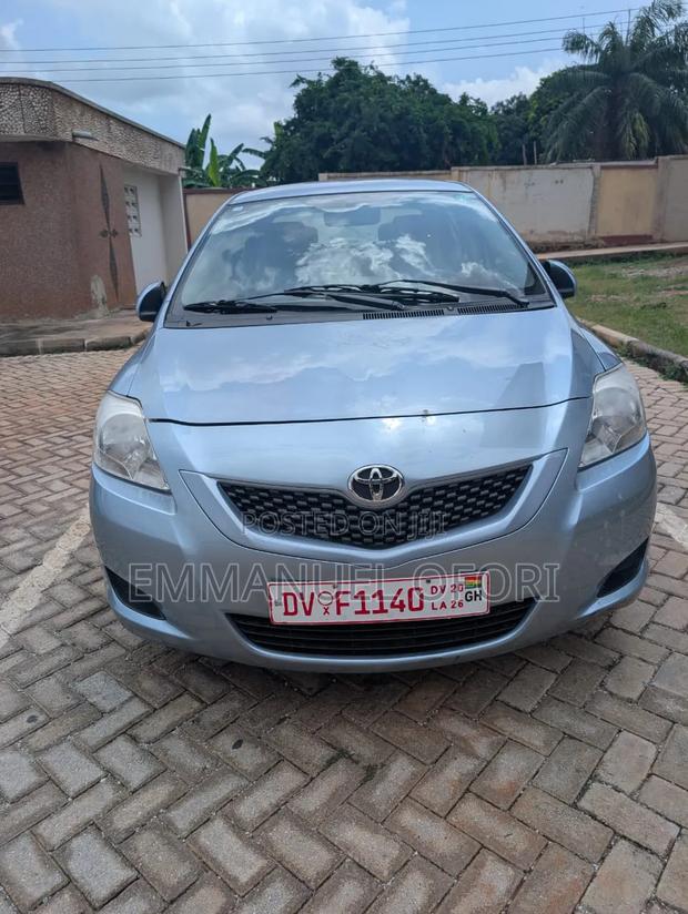 Toyota Belta 2010 Silver