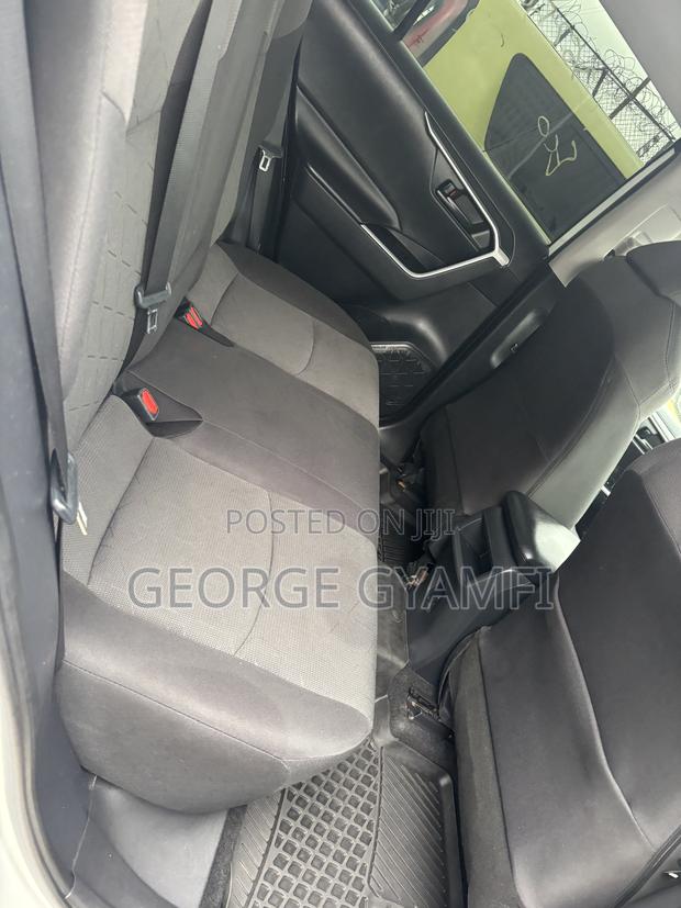 Toyota RAV4 LE AWD 2019 White