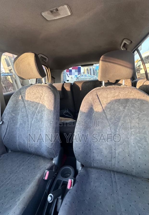 Toyota Vitz 1.3 FWD 5dr 2010 Gray