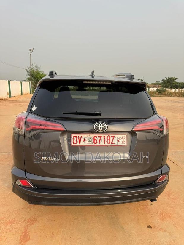 Toyota RAV4 2018 Blue