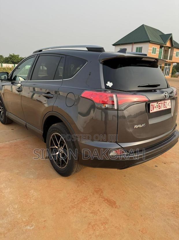 Toyota RAV4 2018 Blue