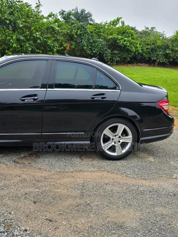 Mercedes-Benz C300 2010 Black