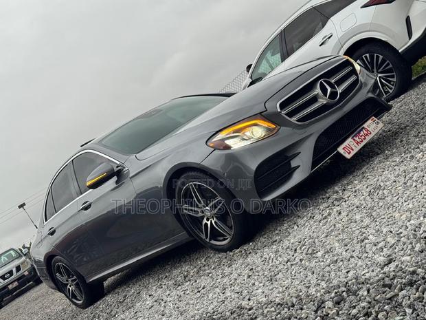 Mercedes-Benz C300 Luxury 4matic Sedan AWD (2.0L 4cyl 7A) 2017 Gray