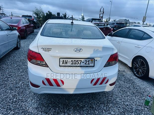 Hyundai Accent 2011 White