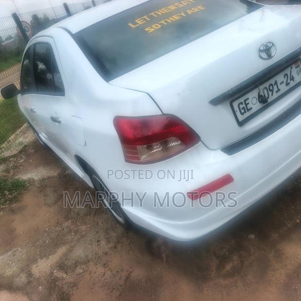 Toyota Yaris 2010 White