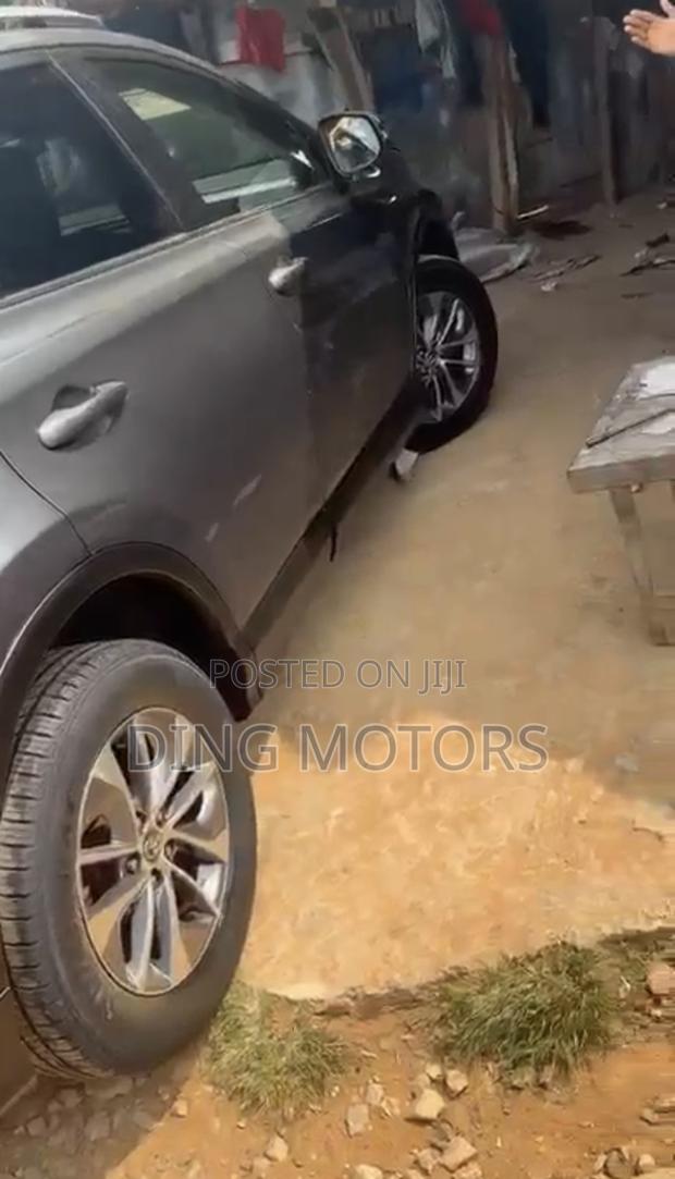 Toyota RAV4 2018 Gray