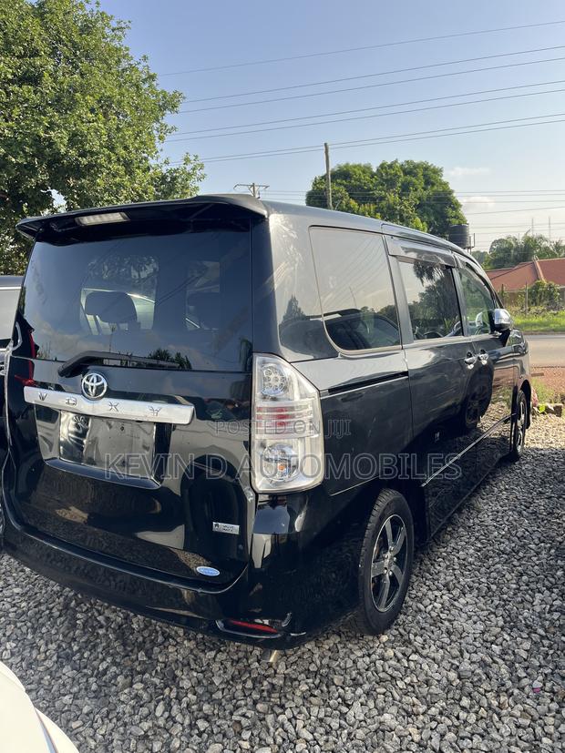 Toyota Voxy 2012 Black