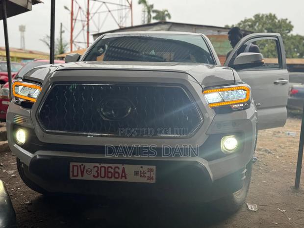 Toyota Tacoma 2018 White