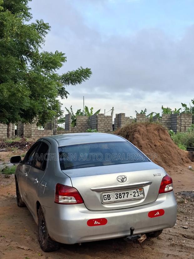 Toyota Yaris 2012 Silver