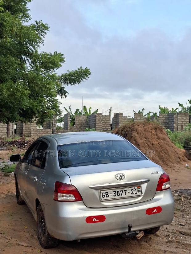 Toyota Yaris 2012 Silver