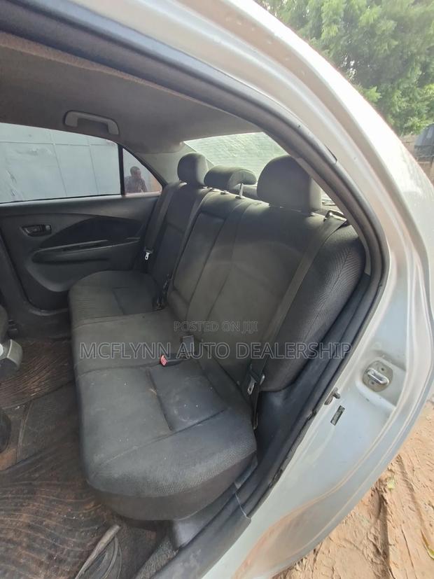 Toyota Yaris 2012 Silver