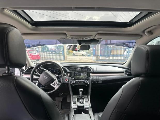 Honda Civic Touring Sedan 2019 White