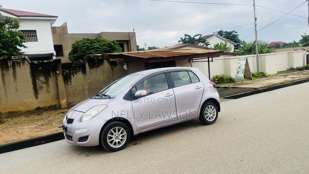 Toyota Vitz 1.0 FWD 3dr 2010 Gray