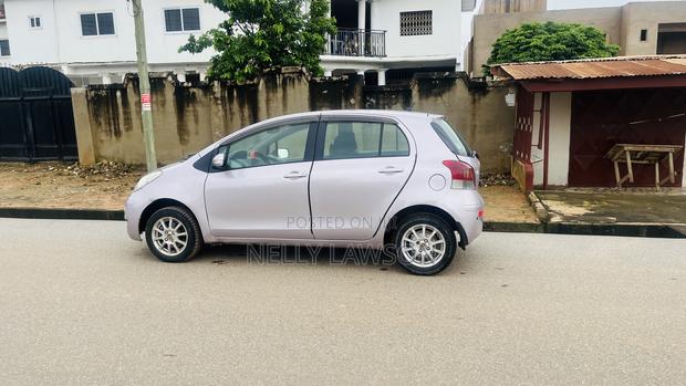 Toyota Vitz 1.0 FWD 3dr 2010 Gray