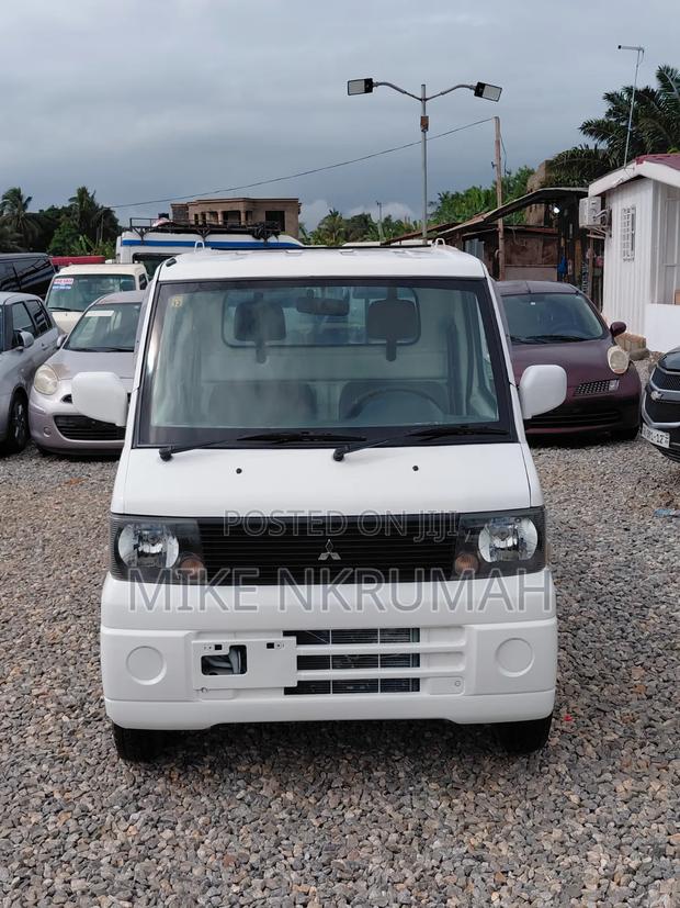 Mitsubishi Minicab Truck 2001 White