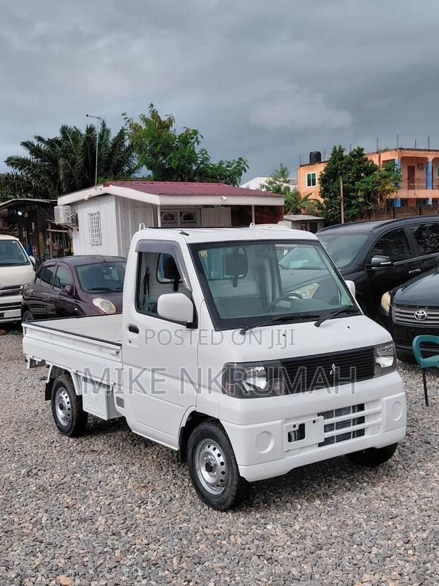 Mitsubishi Minicab Truck 2001 White