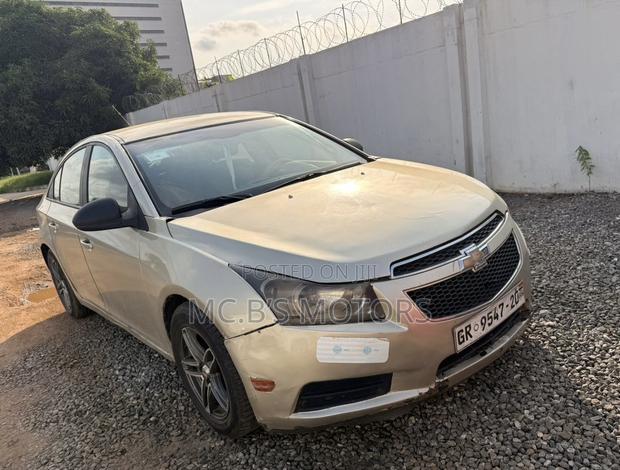 Chevrolet Cruze 2012 Brown