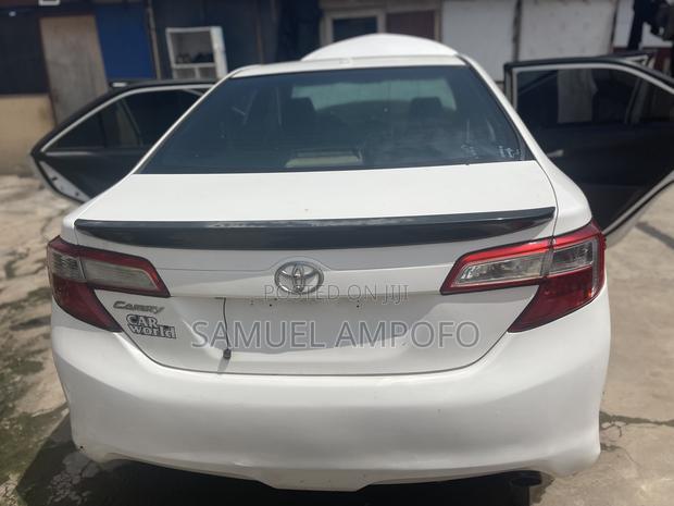 Toyota Camry SE 4dr Sedan (2.5L 4cyl 6A) 2014 White