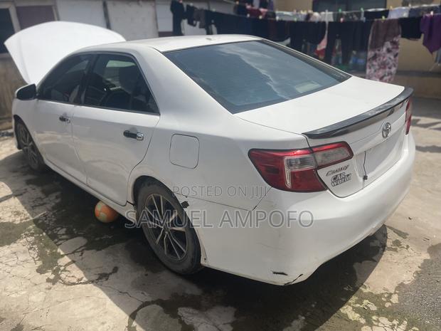 Toyota Camry SE 4dr Sedan (2.5L 4cyl 6A) 2014 White