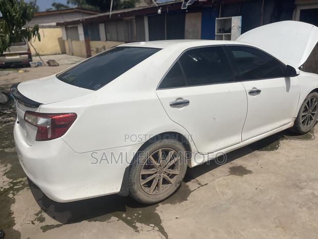 Toyota Camry SE 4dr Sedan (2.5L 4cyl 6A) 2014 White
