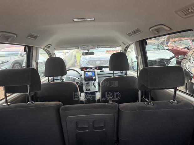 Toyota Voxy 2012 Blue