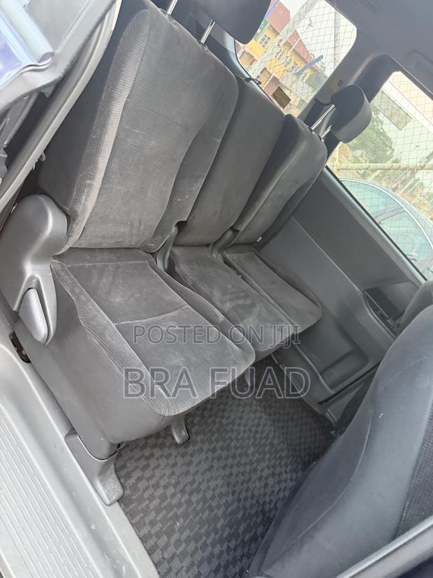 Toyota Voxy 2012 Blue