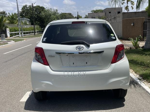 Toyota Vitz 1.3 FWD 5dr 2014 White