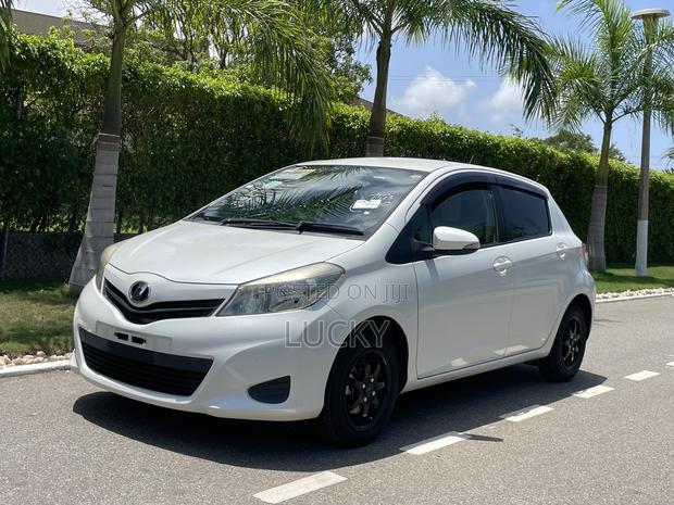 Toyota Vitz 1.3 FWD 5dr 2014 White